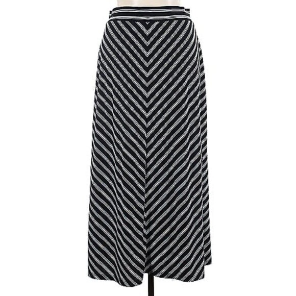 Faded Glory Dresses & Skirts - Faded Glory Maxi Skirt Stretchy Black White Stripes Chevron Print 2X 18W-20W